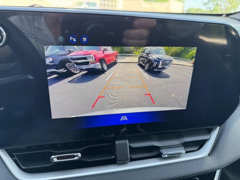 Chevrolet Equinox Vehicle Image 16