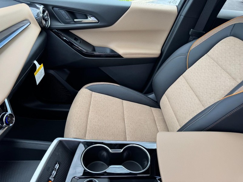 Chevrolet Equinox Vehicle Image 09