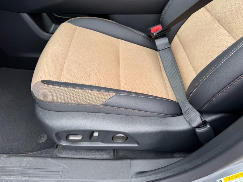 Chevrolet Equinox Vehicle Image 10