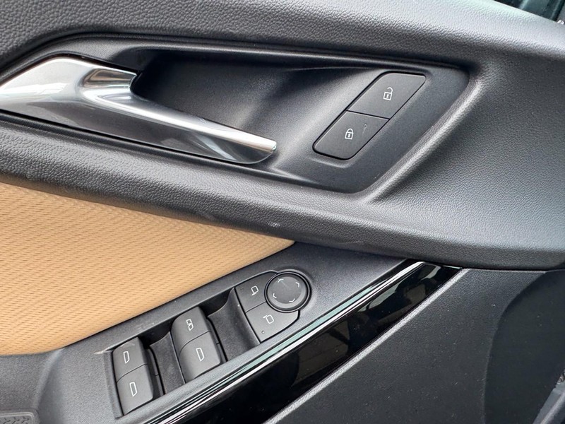 Chevrolet Equinox Vehicle Image 11