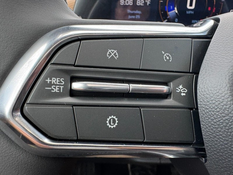 Chevrolet Equinox Vehicle Image 12