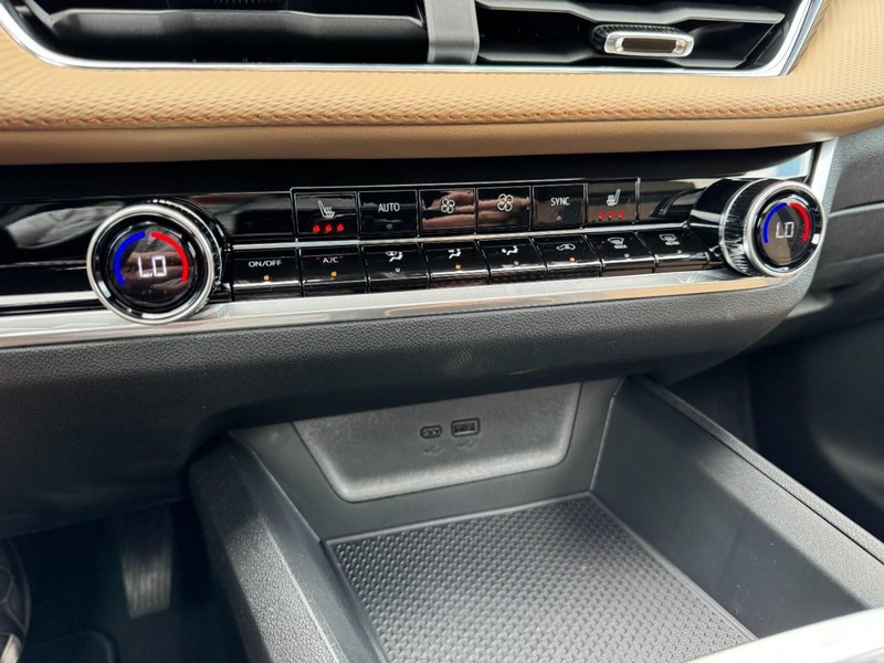 Chevrolet Equinox Vehicle Image 14