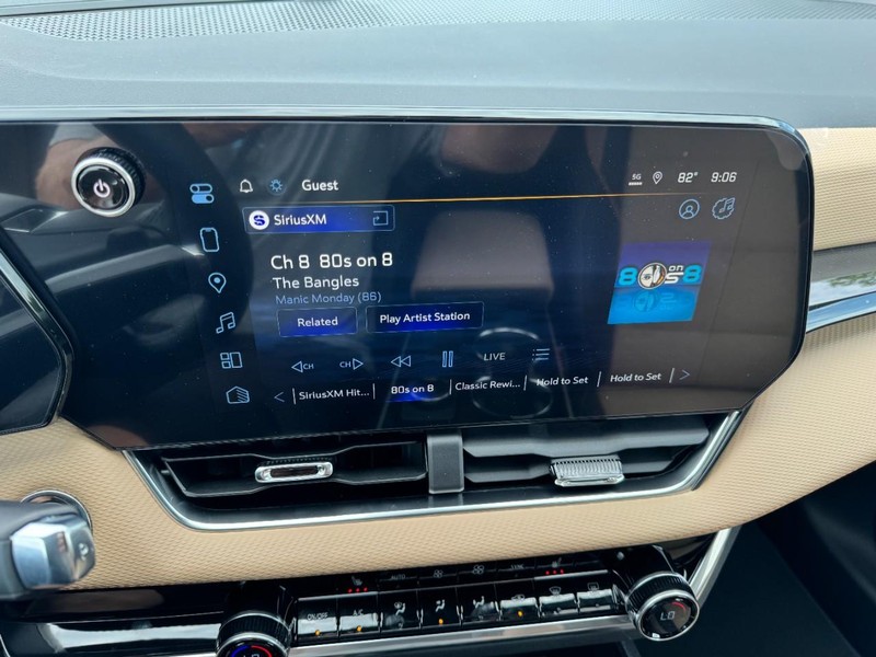 Chevrolet Equinox Vehicle Image 15