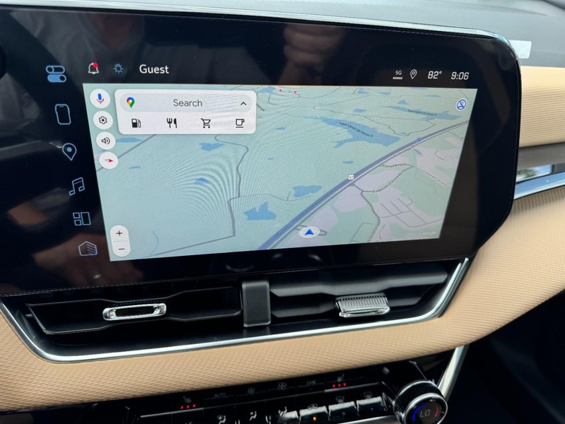 Chevrolet Equinox Vehicle Image 16