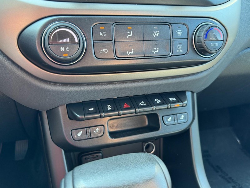 Chevrolet Colorado Vehicle Image 16