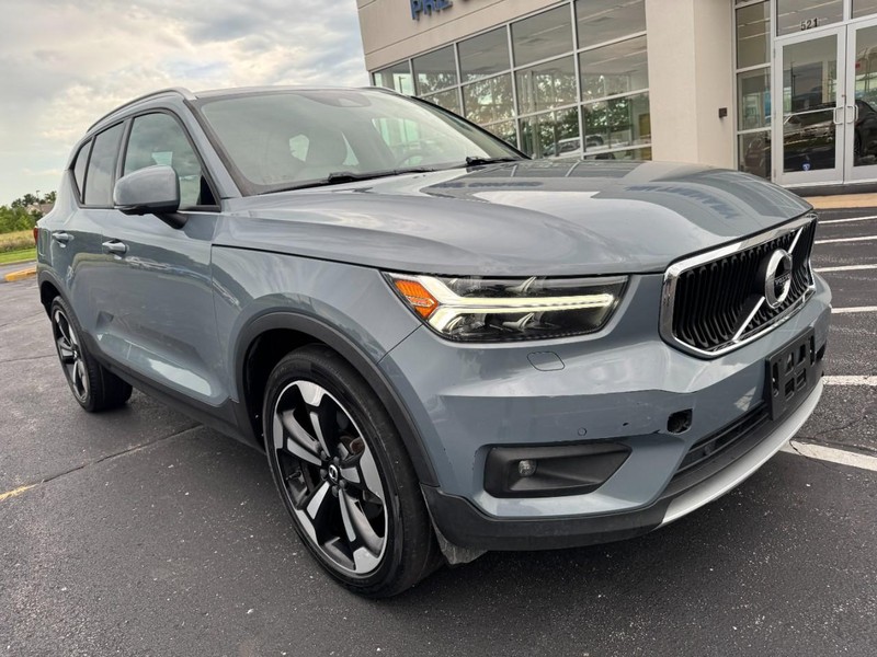Volvo XC40 Vehicle Image 02