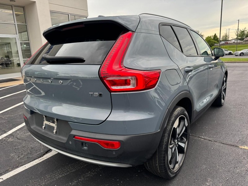 Volvo XC40 Vehicle Image 03