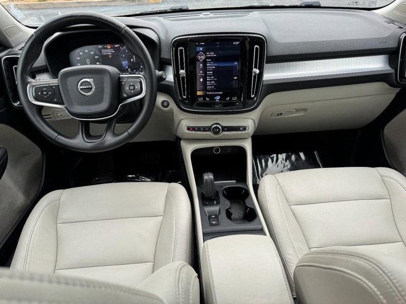 Volvo XC40 Vehicle Image 12