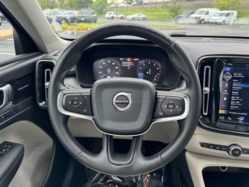 Volvo XC40 Vehicle Image 13