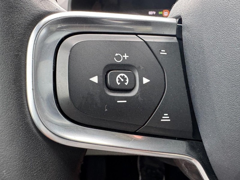 Volvo XC40 Vehicle Image 17