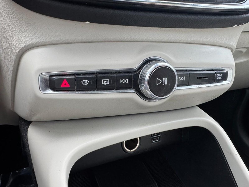 Volvo XC40 Vehicle Image 19
