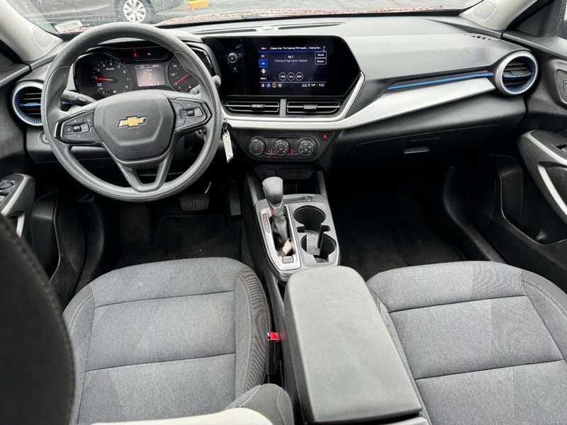 Chevrolet Trax Vehicle Image 11