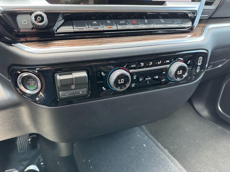 Chevrolet Silverado 1500 Vehicle Image 16