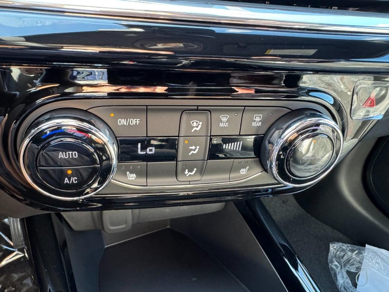 Chevrolet Trax Vehicle Image 11