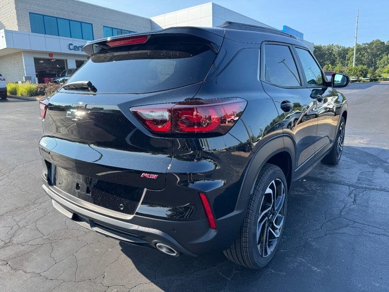 Chevrolet TrailBlazer Vehicle Image 03