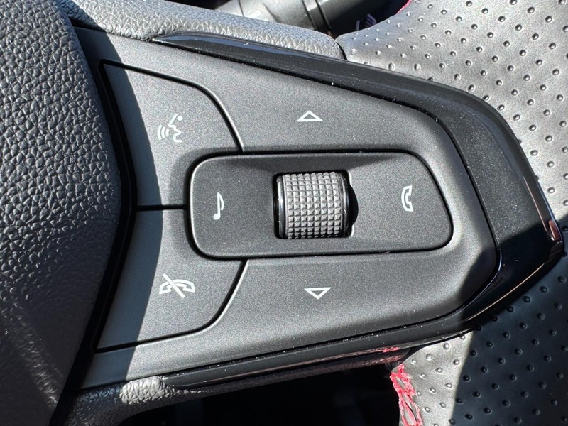 Chevrolet TrailBlazer Vehicle Image 11