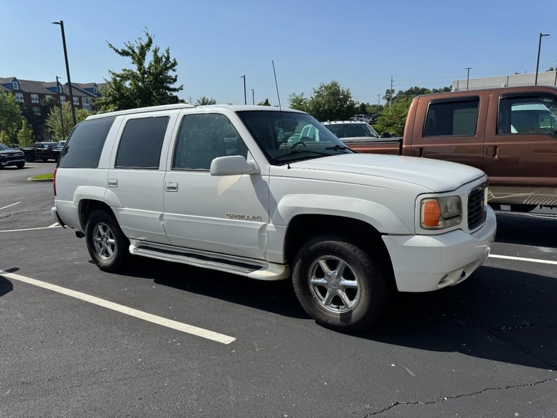 Cadillac Escalade Vehicle Image 04
