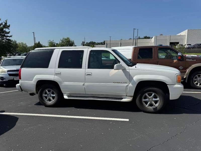 Cadillac Escalade Vehicle Image 05
