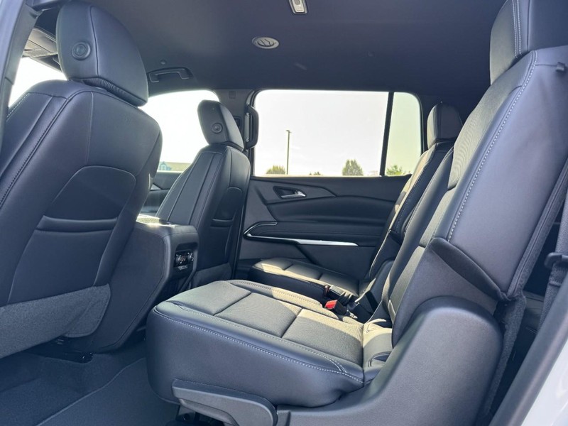 Chevrolet Traverse Vehicle Image 07