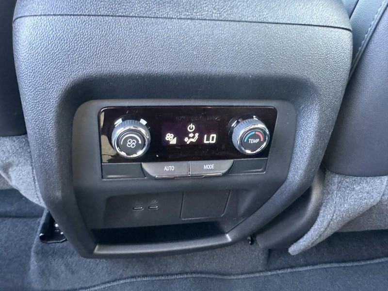 Chevrolet Traverse Vehicle Image 09