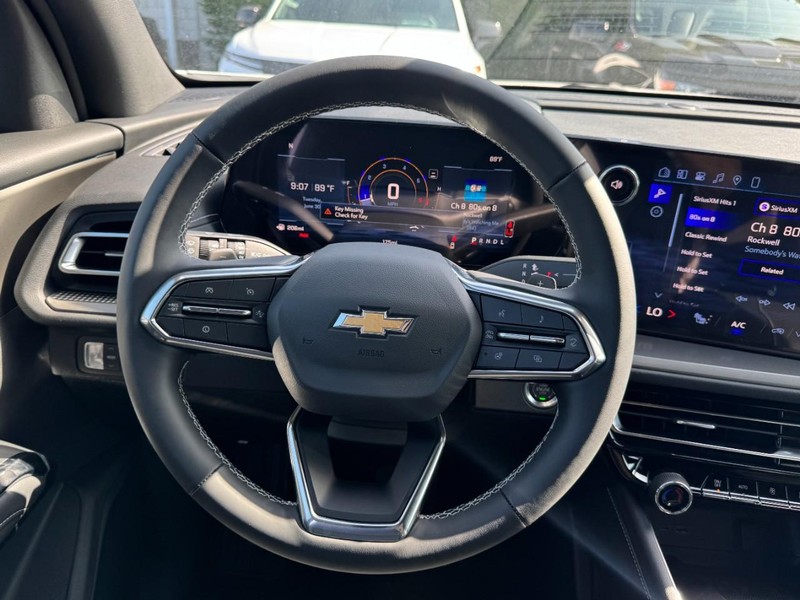 Chevrolet Traverse Vehicle Image 11
