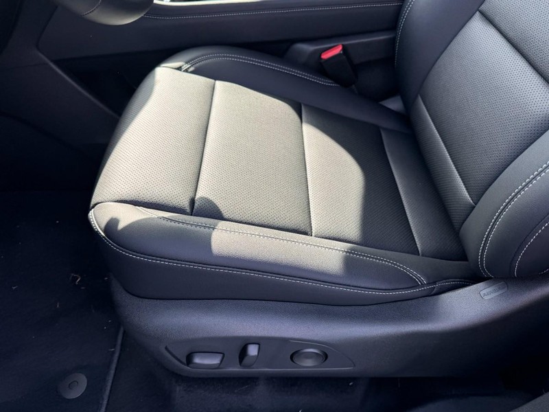 Chevrolet Traverse Vehicle Image 13