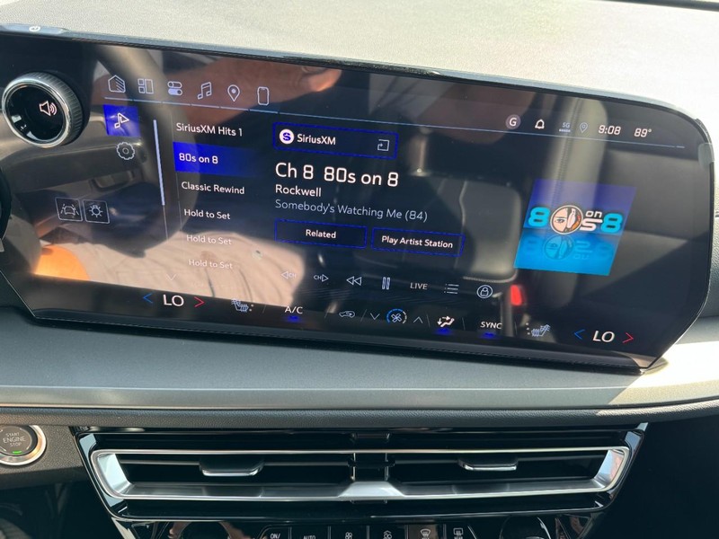 Chevrolet Traverse Vehicle Image 18
