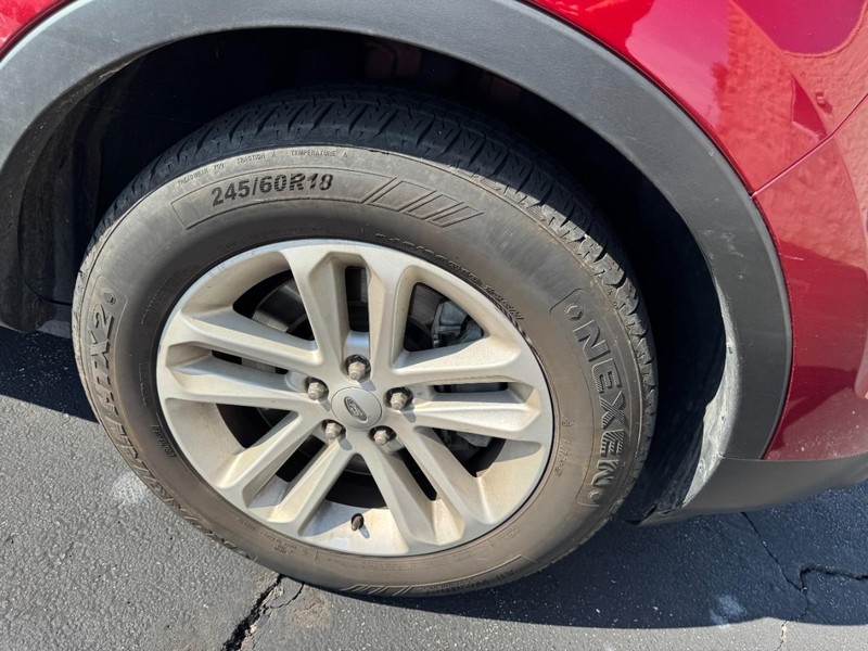 Ford Explorer Vehicle Image 05