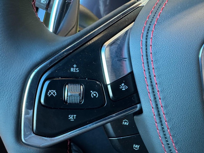 Chevrolet Corvette Vehicle Image 10