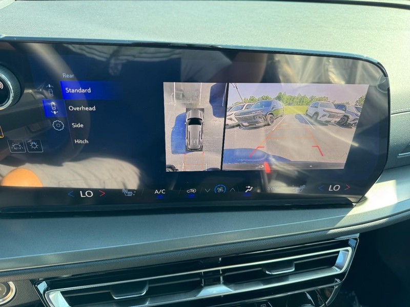 Chevrolet Traverse Vehicle Image 16