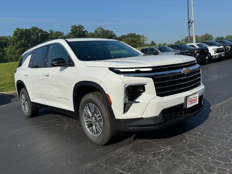 Chevrolet Traverse Vehicle Image 02