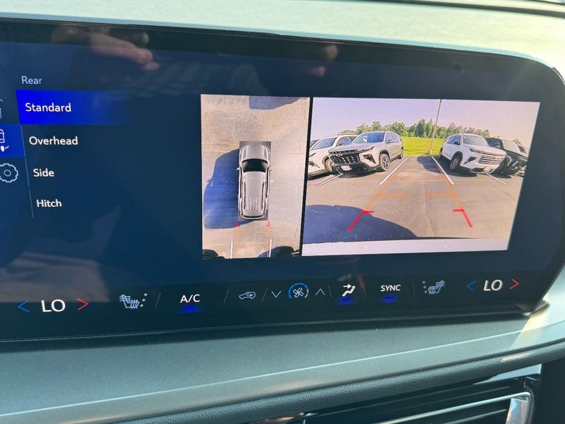 Chevrolet Traverse Vehicle Image 16