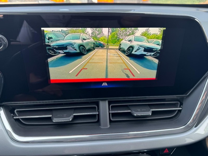 Chevrolet Trax Vehicle Image 15
