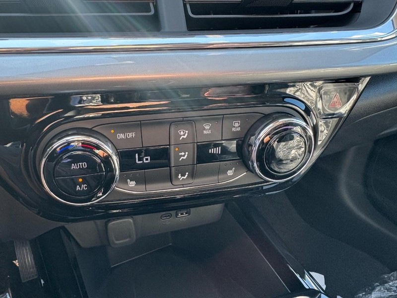 Chevrolet Trax Vehicle Image 11