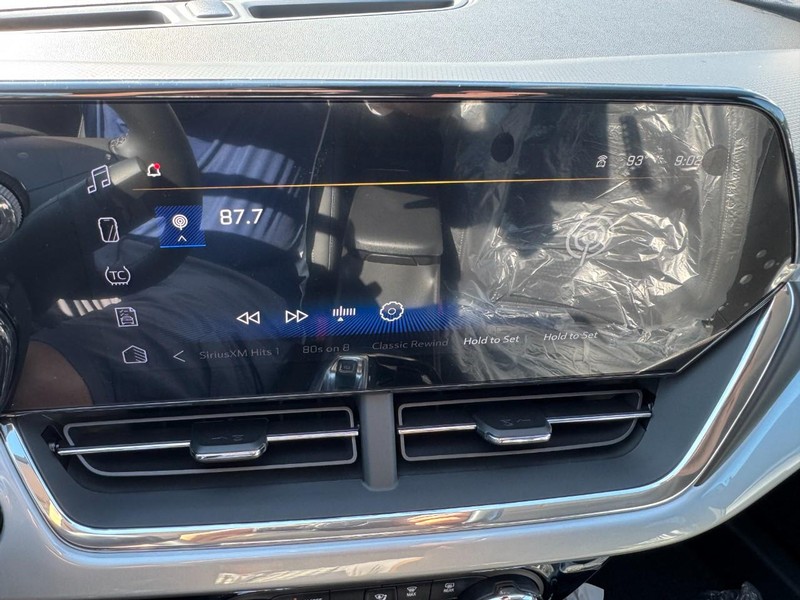 Chevrolet Trax Vehicle Image 12