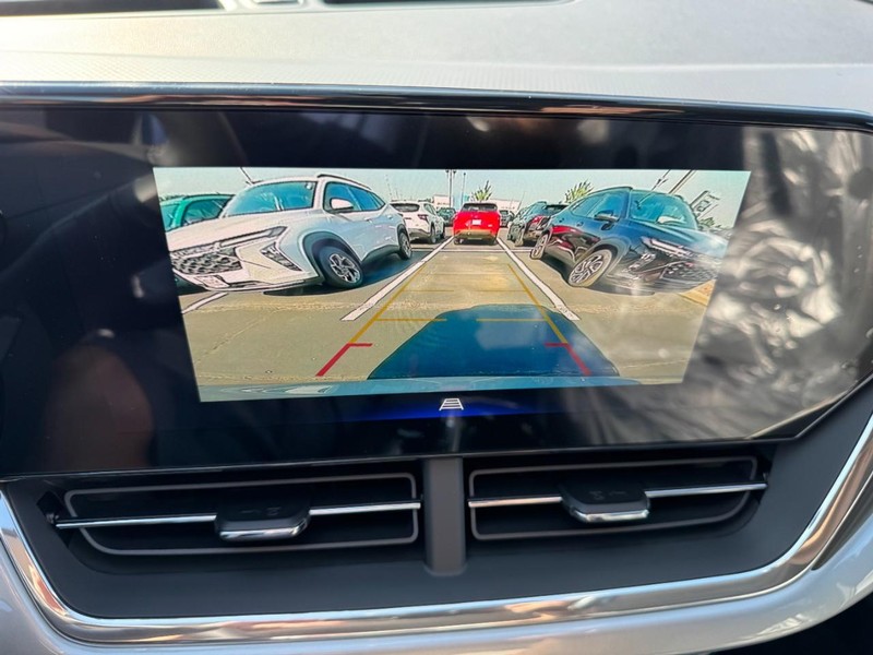 Chevrolet Trax Vehicle Image 13