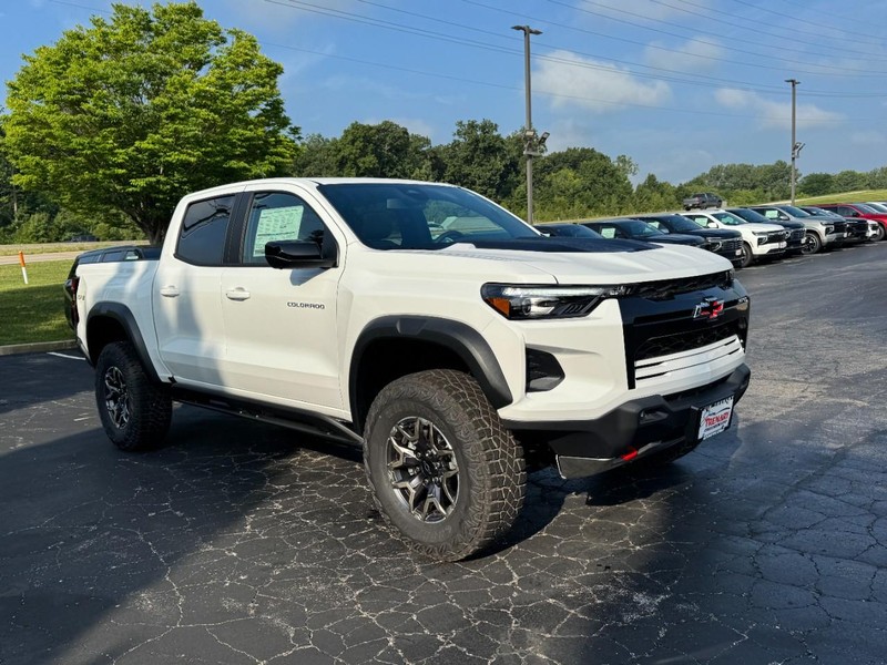 Chevrolet Colorado Vehicle Image 02