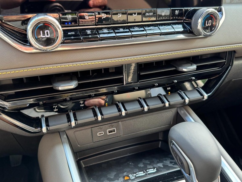 Chevrolet Colorado Vehicle Image 15