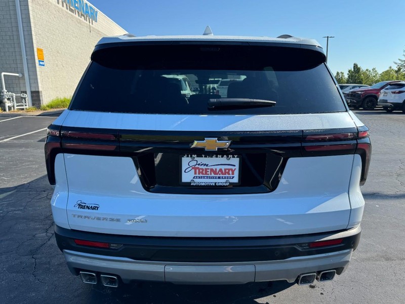 Chevrolet Traverse Vehicle Image 04