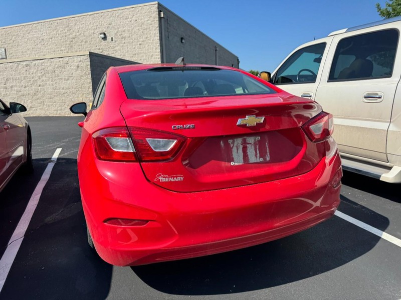 Chevrolet Cruze Vehicle Full-screen Gallery Image 03