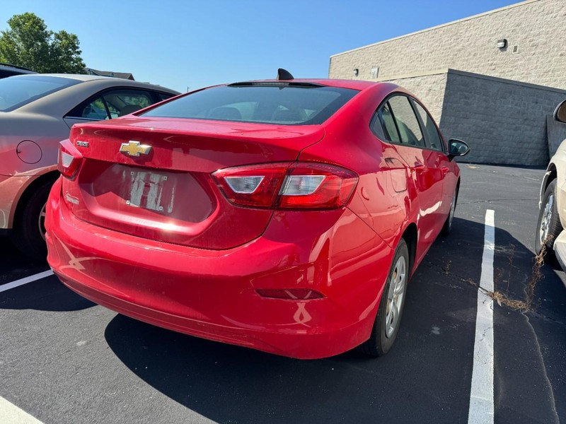 Chevrolet Cruze Vehicle Full-screen Gallery Image 05