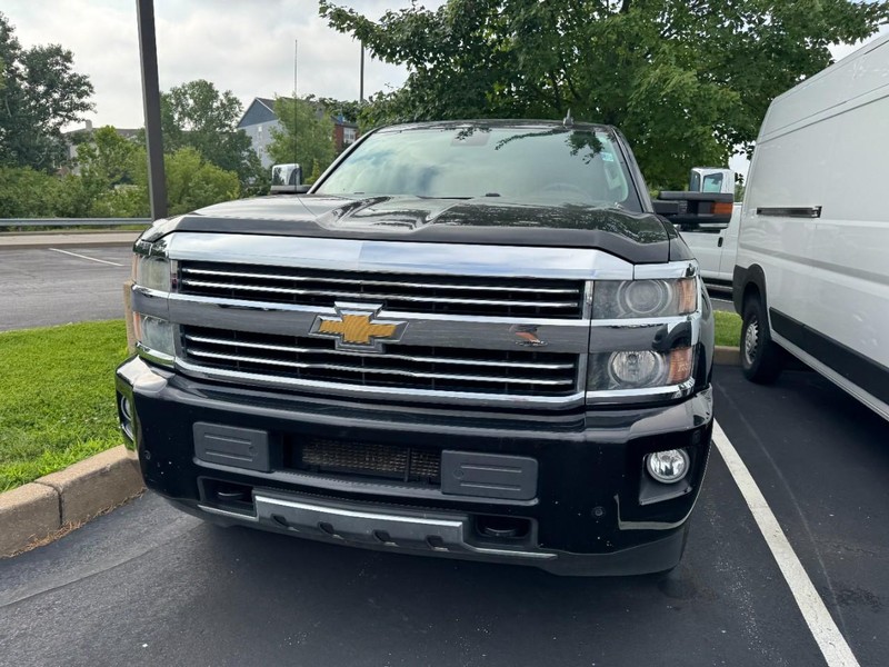 Chevrolet Silverado 2500HD Built After Aug 14 Vehicle Image 02