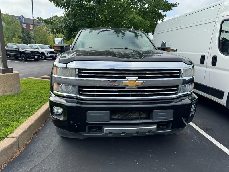 Chevrolet Silverado 2500HD Built After Aug 14 Vehicle Image 03