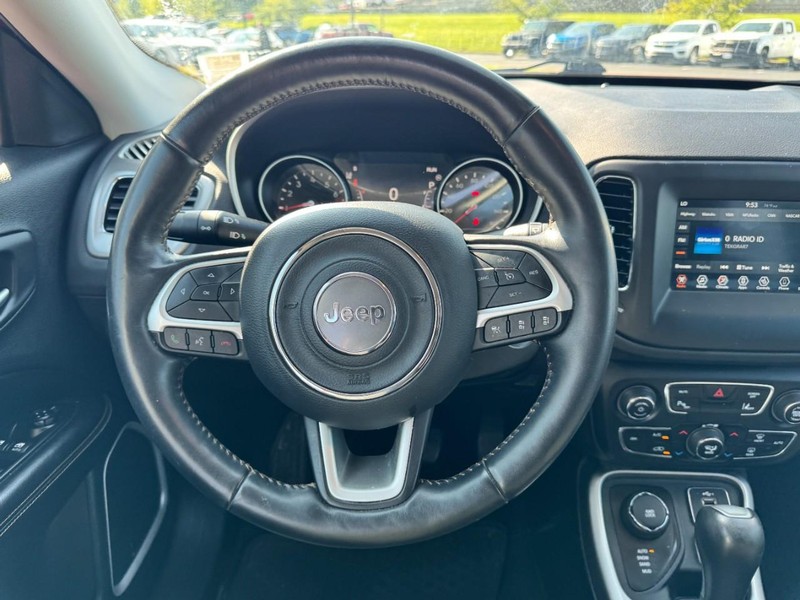 Jeep Compass Vehicle Image 12