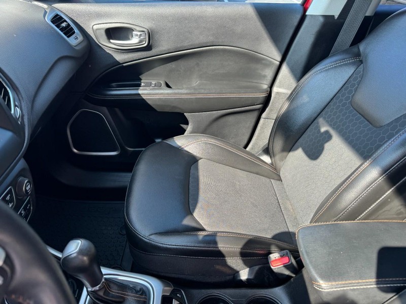 Jeep Compass Vehicle Image 13