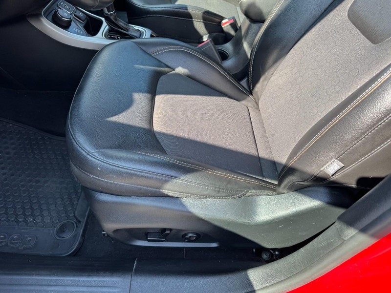 Jeep Compass Vehicle Image 14