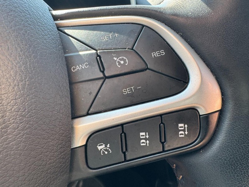 Jeep Compass Vehicle Image 17