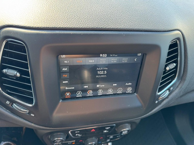 Jeep Compass Vehicle Image 19