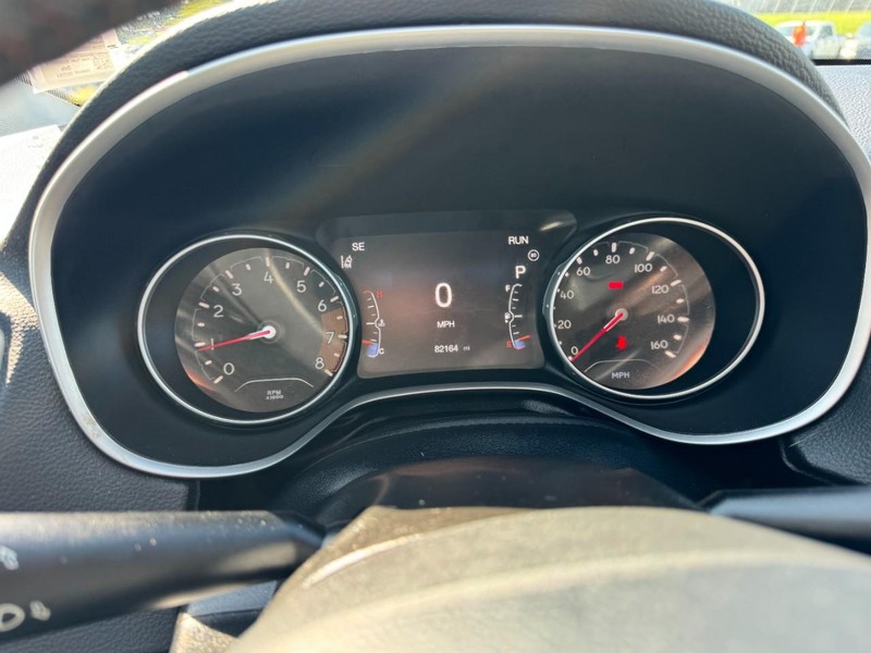 Jeep Compass Vehicle Image 23