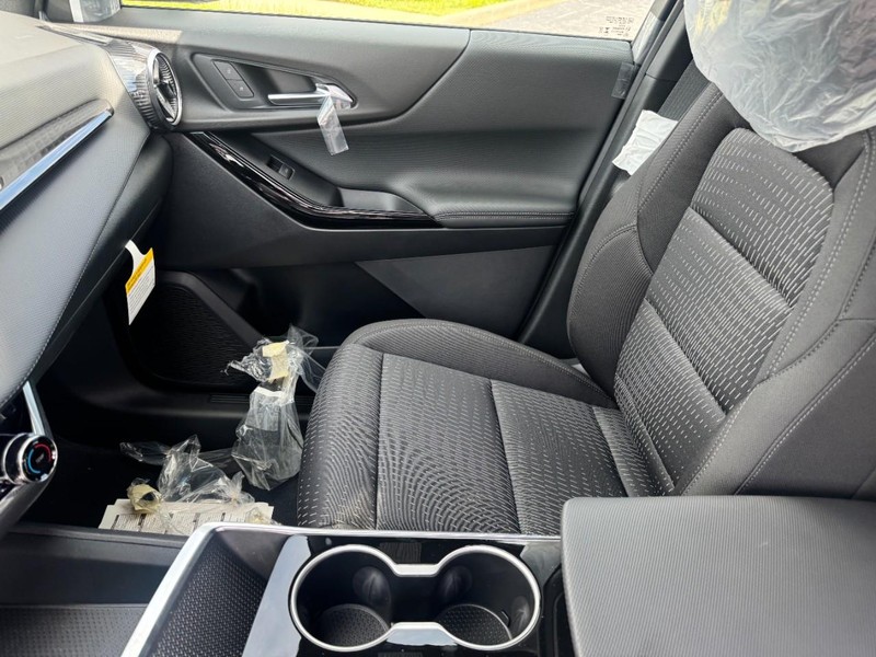 Chevrolet Equinox Vehicle Image 07